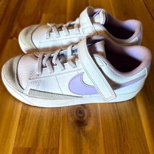 Girls Nike Lavendar Blazer Low sz 1y